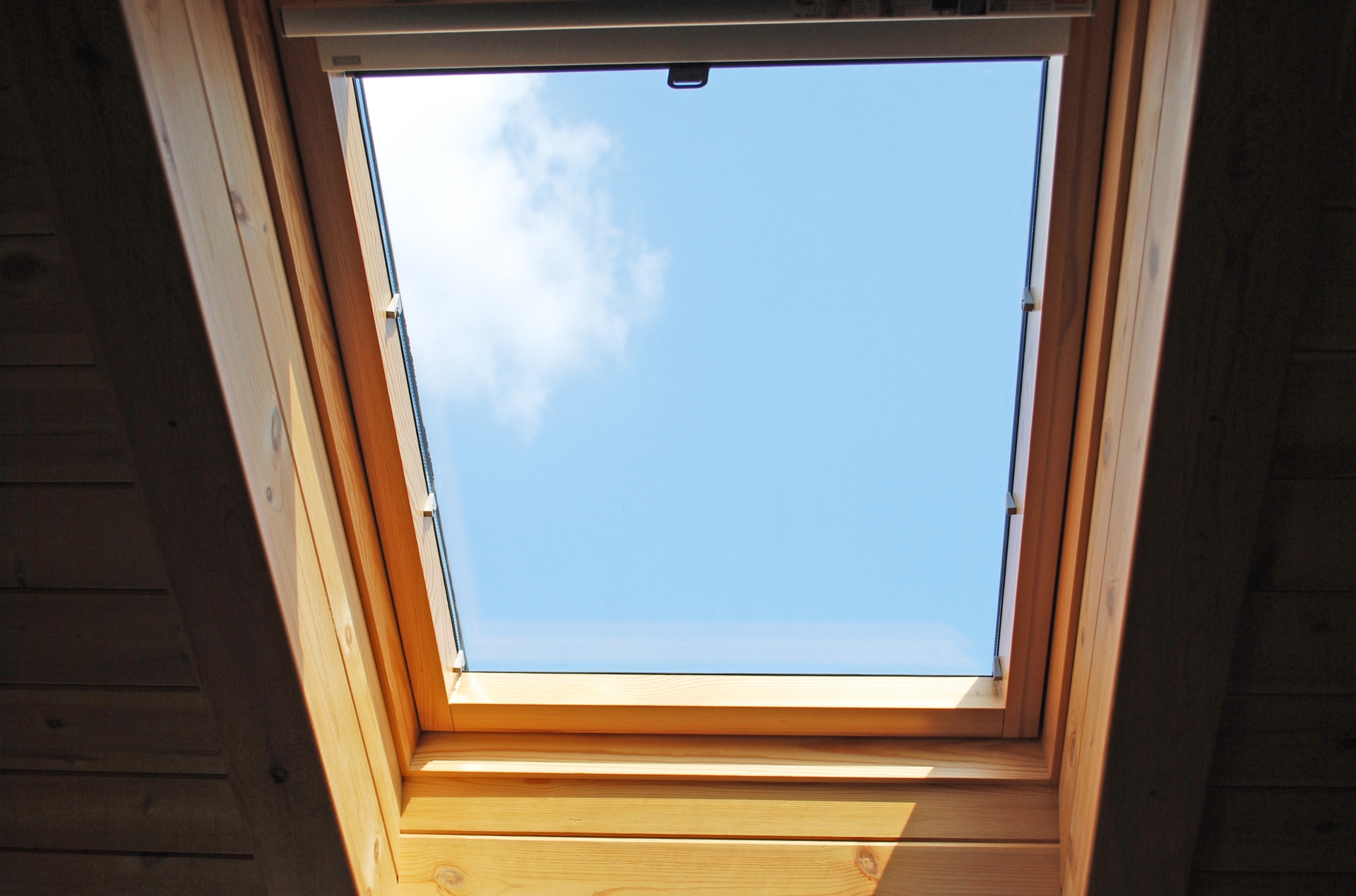 天窓（トップライト）の雨漏りチェックと補修・撤去工事の解説