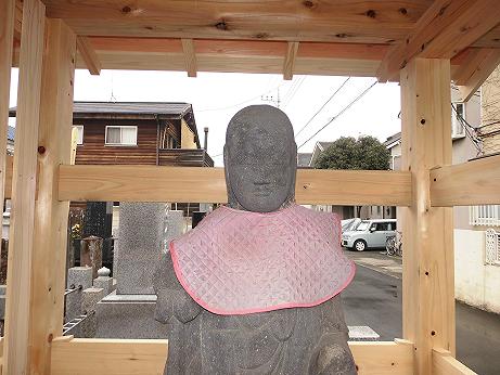 屋根工事に取りかかる前の祠全体の状態