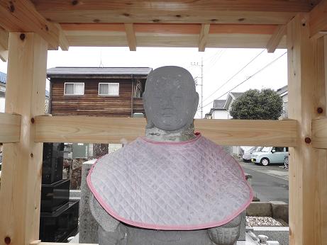 軒先の唐草を取り付けている途中の状態