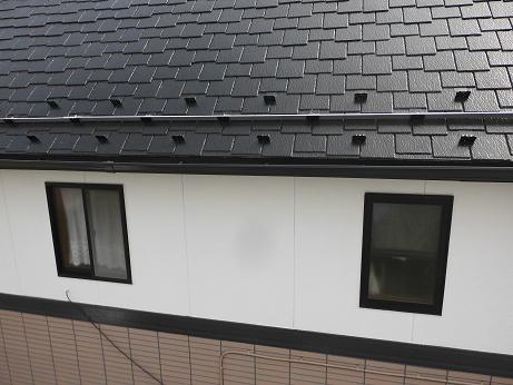 雪止め後付け＋アルミアングル取り付け完成後の屋根全景