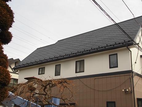 完成後の北面。雪止めが適切な間隔で整然と並ぶ