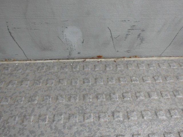 コーキング充填・ヘラならし後の仕上がり状態