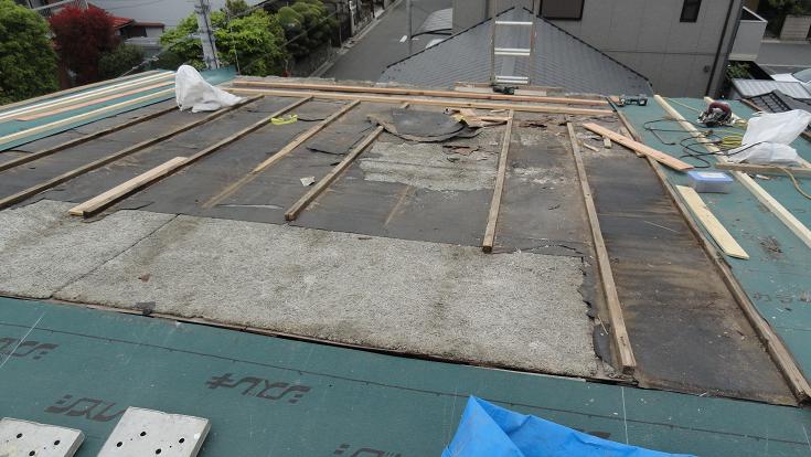 防水紙施工完了・瓦棒取り付け前の木下地状態