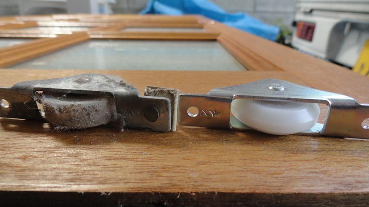 戸車・レール交換完了後の引き戸・軽い力で開閉できる状態