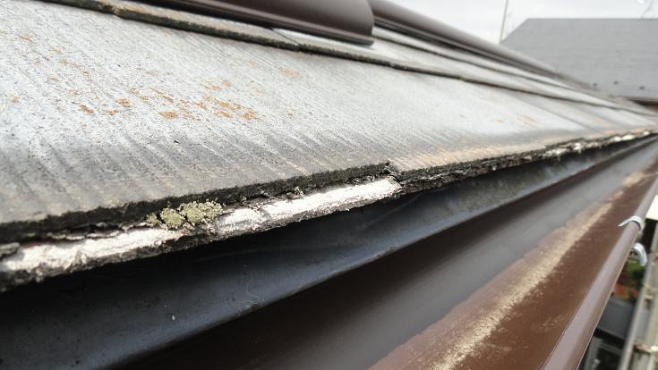 コロニアルの上に金属屋根材を重ね葺きした施工例