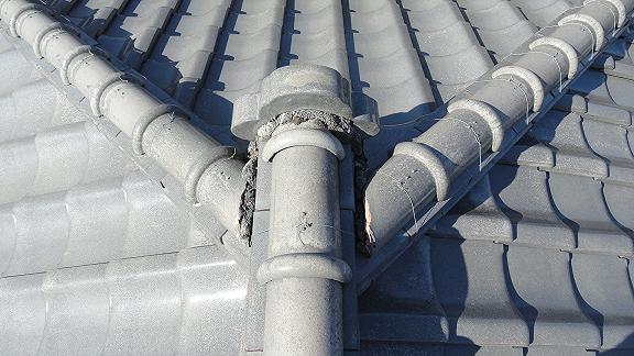 葺き直し工事完了後の屋根全景。棟・平瓦ともにきれいに仕上がった状態