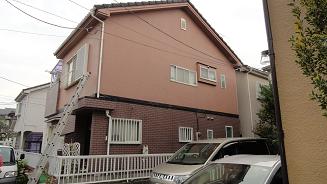 外壁の幕板まわり。1階と2階の中間に取り付けられた帯状の板