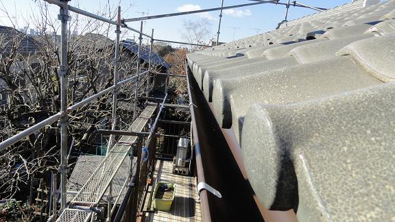 瓦屋根用雨樋金具の取り付け状況