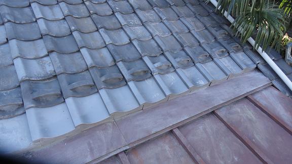 工事完了後の軒先全体。割れ瓦がなくなりきれいに仕上がった状態