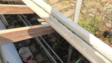 広小舞の溝に軒天を差し込む部分