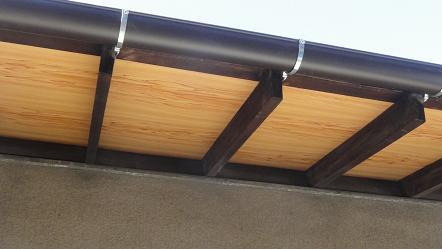 軒天張り替え完成。すっきりきれいに仕上がった軒先